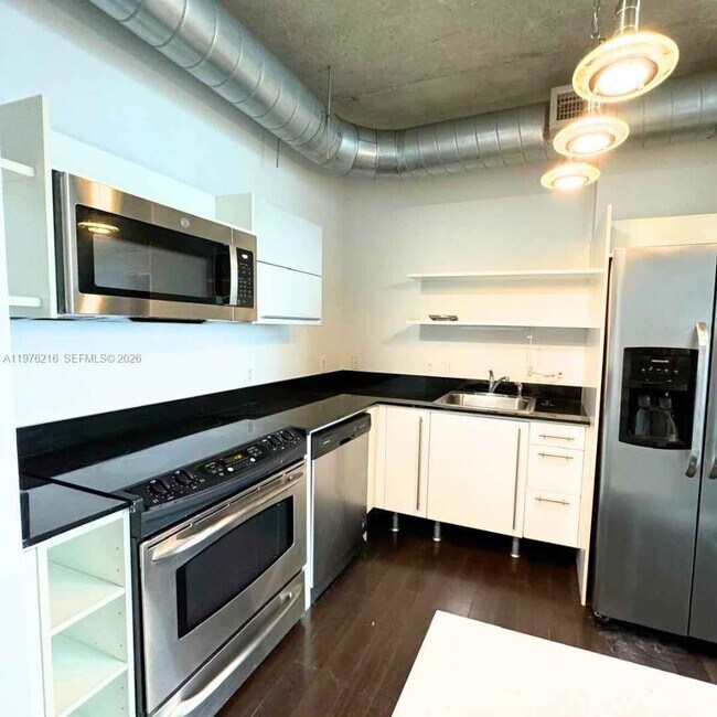 Building Photo - Southwest 1st Court, Miami, FL 33130 - 2 BR 2 BA condo