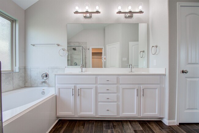 Building Photo - 9547 Summer River Dr