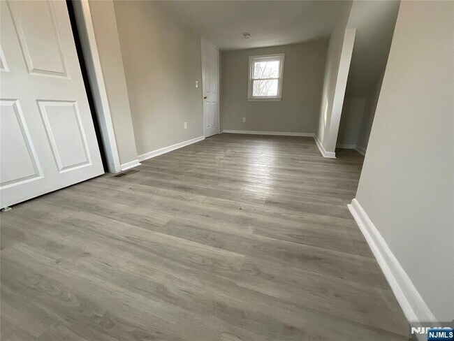 Building Photo - 165 Corabelle Ave