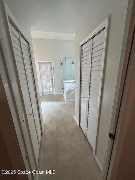 Building Photo - 973 Somerset Ln