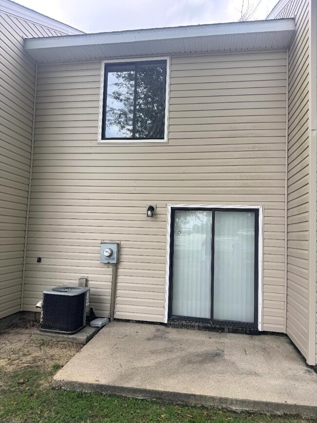 Building Photo - 251 Knight Dr