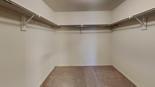 Building Photo - Very Nice 3 bedroom 2 bath home in Yukon s...
