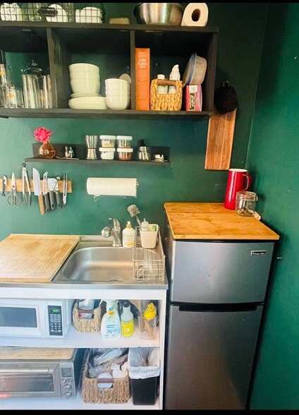 Building Photo - 9401 Notre Dame Ave