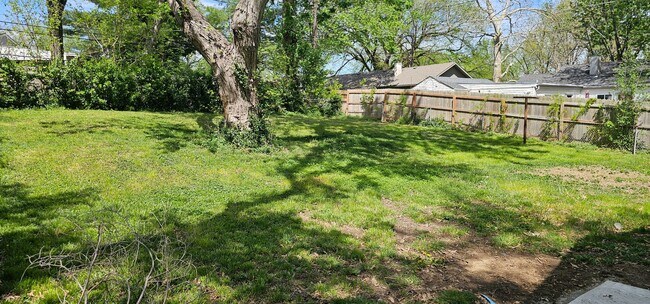 Building Photo - COMING SOON!! Available Soon in SF KCMO