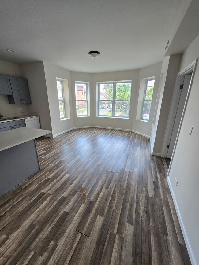 Building Photo - 5223 W Washington Blvd