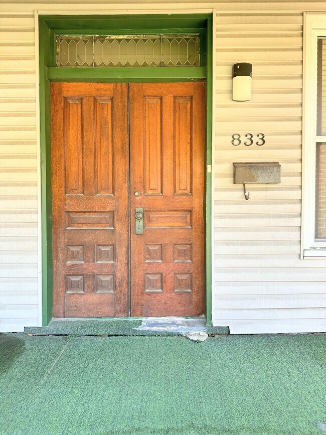 Building Photo - 833 S Trenton Ave