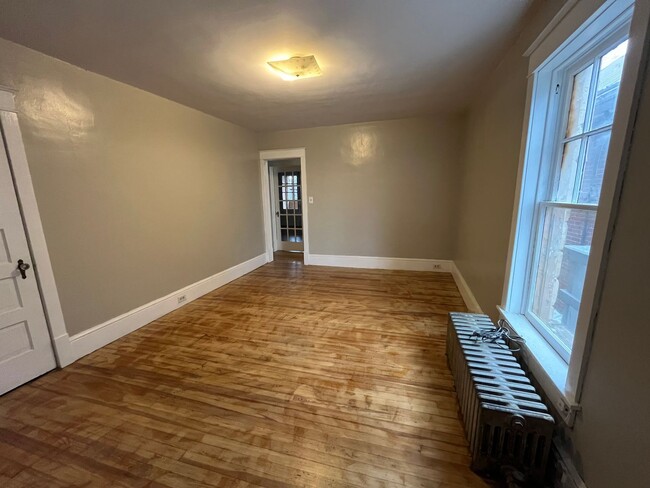 Building Photo - Spacious Apartment in Mercersburg