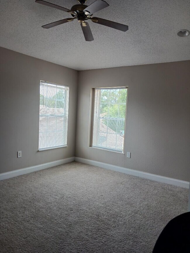 Building Photo - 2012 Fern Ridge Ct