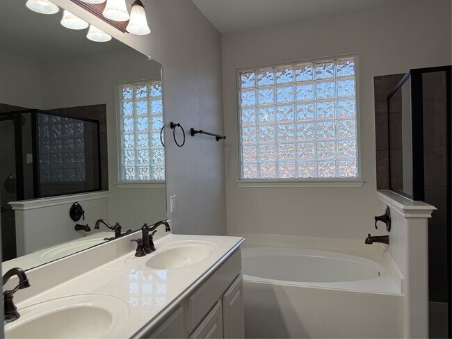 Building Photo - 15226 Olmstead Park Dr