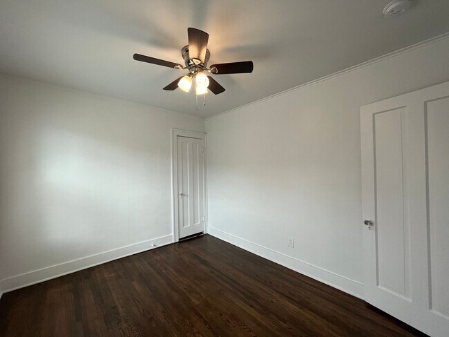 Building Photo - KW 3 bedroom 1 Full bath