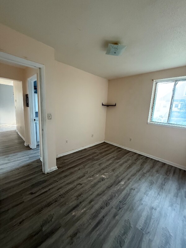 Building Photo - 280 Winifred St W