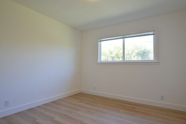 Building Photo - Beautifully Remodeled 3 Bedroom 2 Bath in Desirable Campbell Neighborhood
