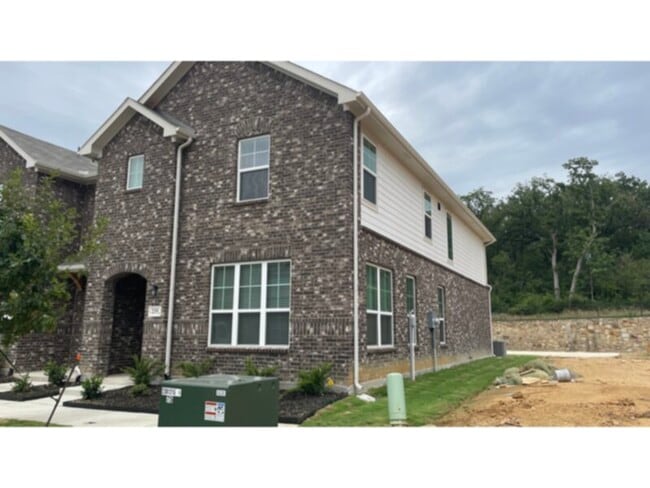 Primary Photo - Beautiful Brand New Townhome off Randol Mi...
