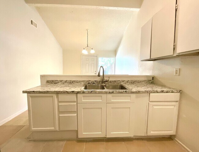 Building Photo - Lovely 3 Bedroom/ 2 Bath Home In Converse, TX!