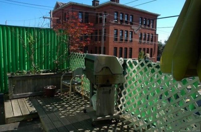 Building Photo - 36 Nash St