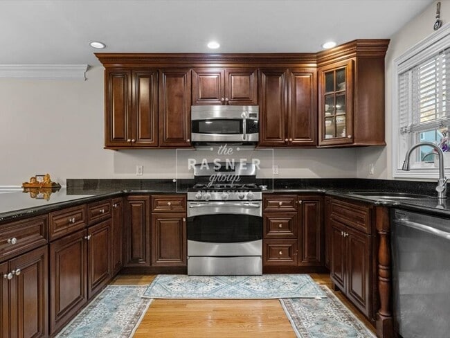 Building Photo - 17 Beacon St