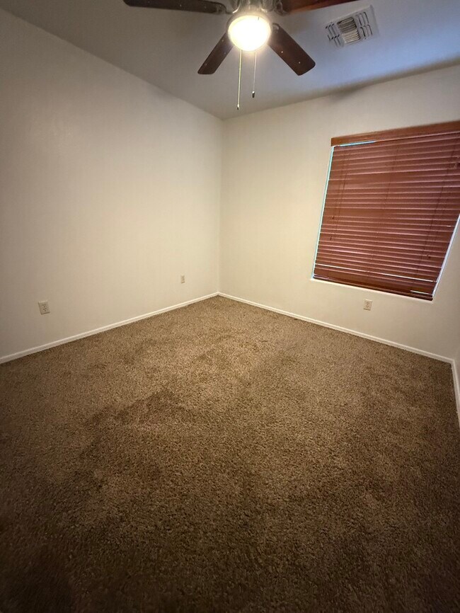 Building Photo - House For Rent