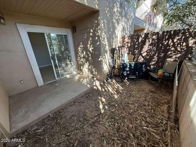 Building Photo - 1810 E 8th St