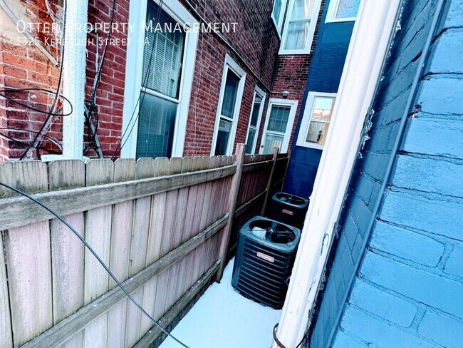 Building Photo - 1325 Kerbaugh St