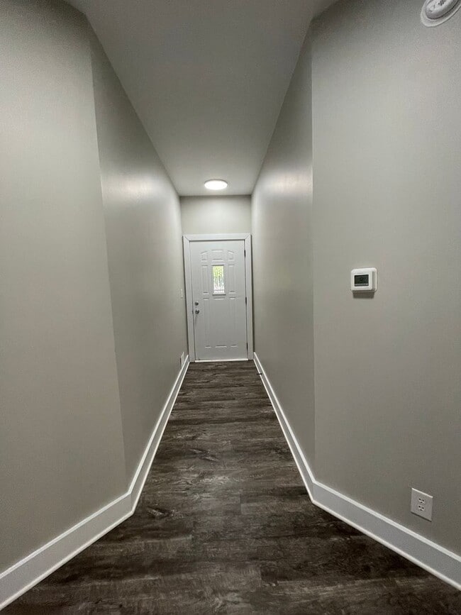 Building Photo - 905 North-5T