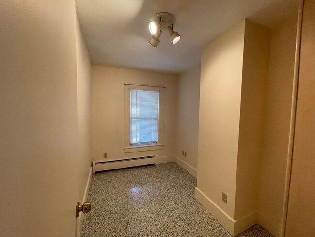 Building Photo - 164 Brown St