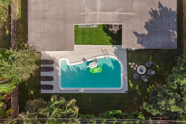 Building Photo - 20010 Highland Lakes Blvd