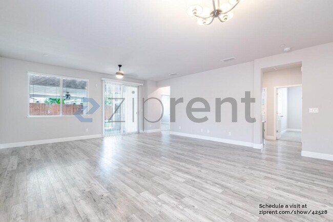Building Photo - 5024 Saugus St