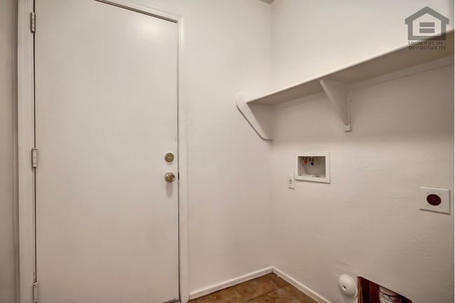 Building Photo - 7407 S Sunrise Way