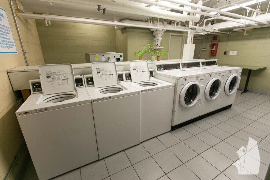 Building Photo - 3950 N Lake Shore Dr