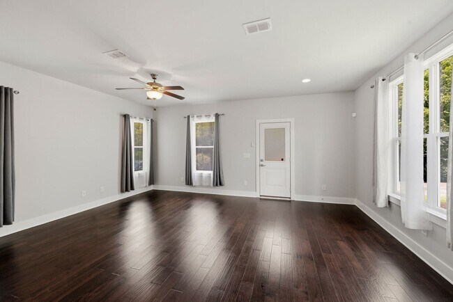 Building Photo - East Nashville Dream Rental