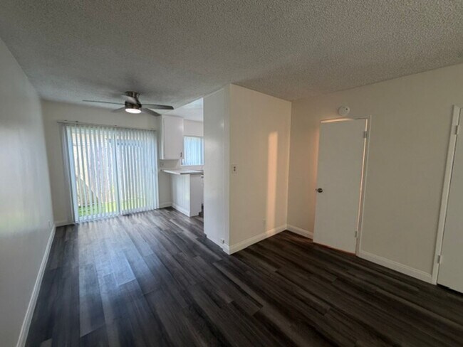 Building Photo - 327 Molino Ave