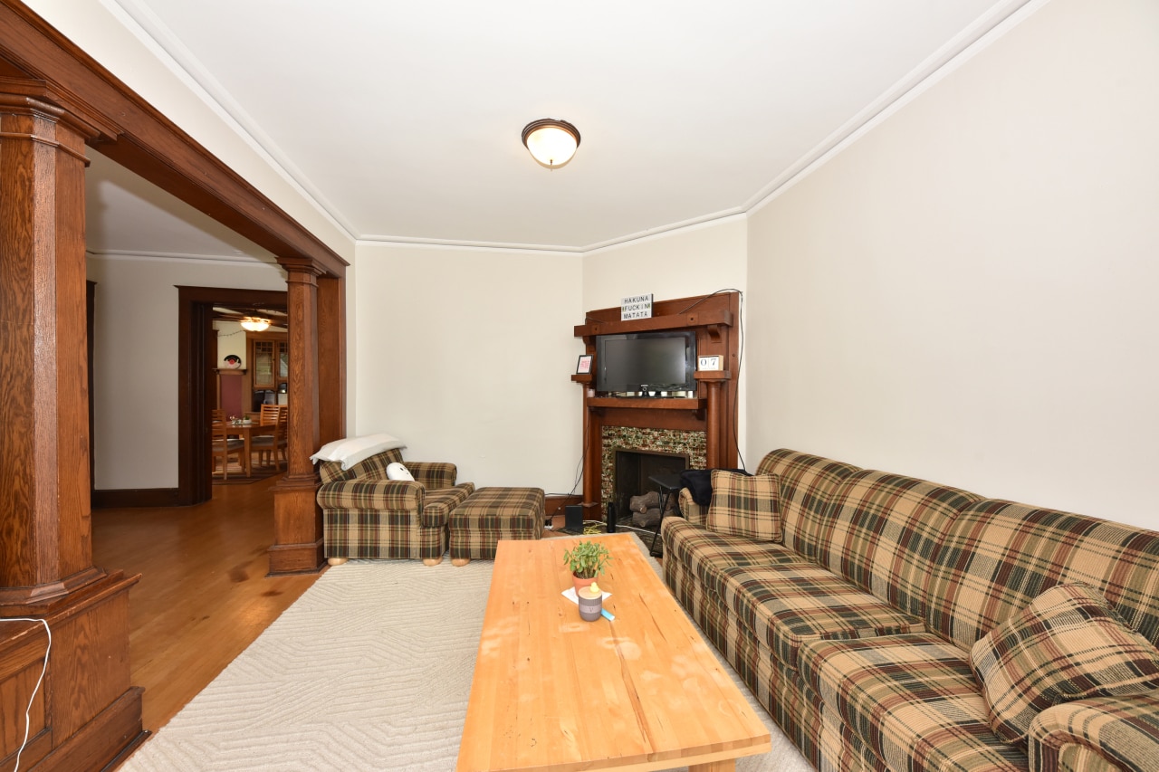 Living View 1 - 2853 N Murray Ave