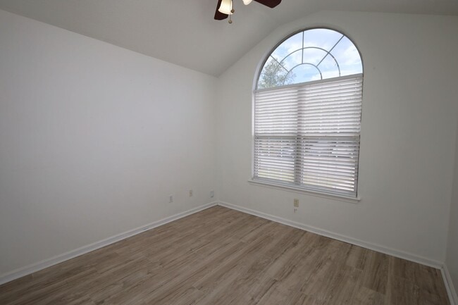 Building Photo - 4220 Wilshire Dr