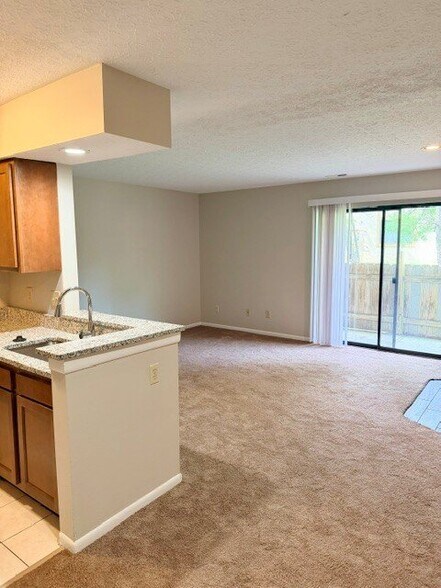 Building Photo - 2163 Hedgerow Road