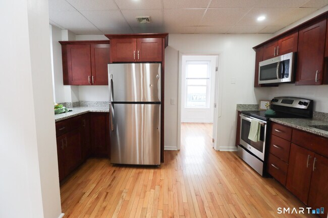 Building Photo - 140 State St