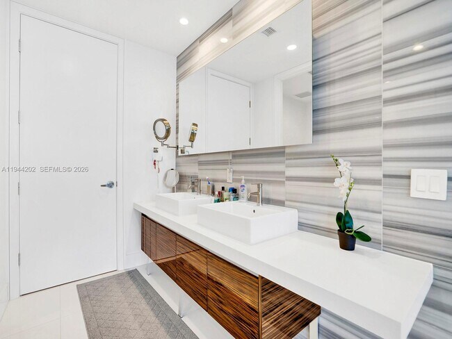 Building Photo - 1100 Biscayne Blvd