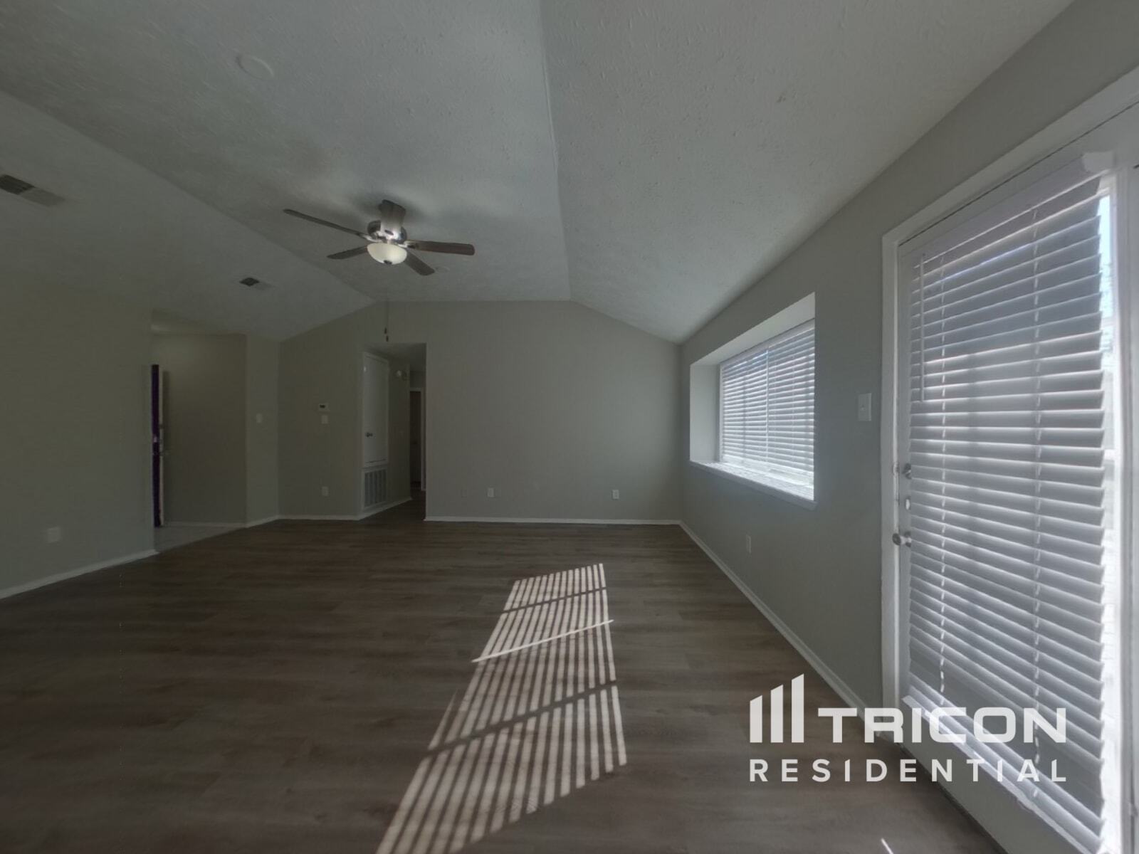 Building Photo - 2802 N Spring Dr