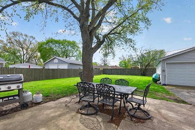 Building Photo - 33356 N Sears Blvd