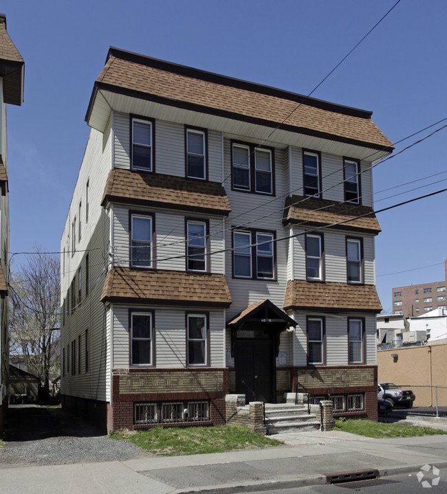 Primary Photo - 913-915 Grove St