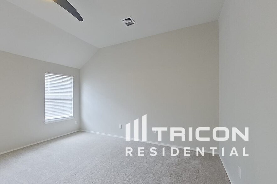 Building Photo - 11313 Newport Dr