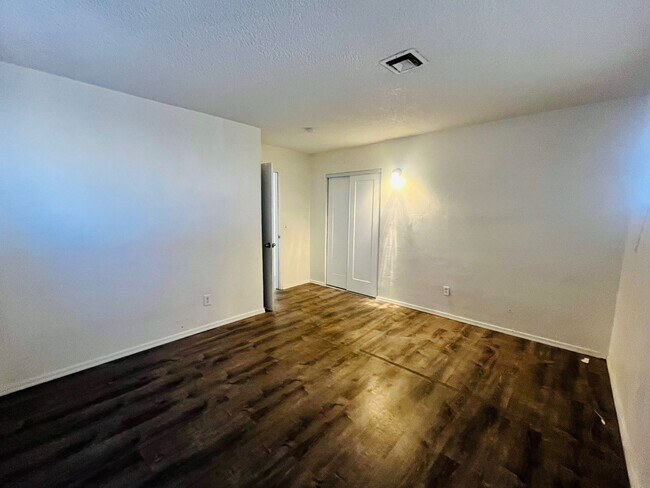 Building Photo - 3541 Tecumseh Dr