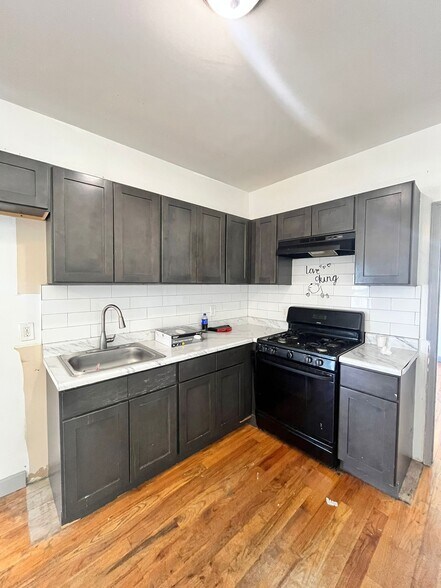 617 Bramhall Ave 3R - 621 Bramhall Ave