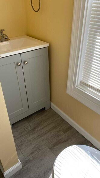 Building Photo - 6 Hill Ave