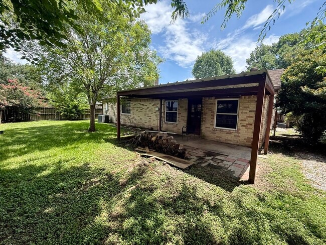 Building Photo - 9407 Pinole Ln