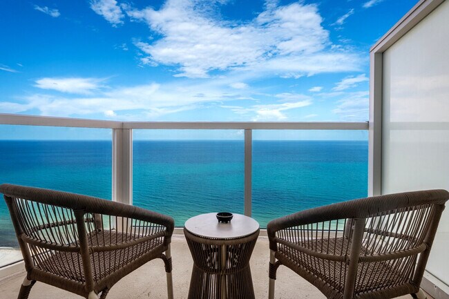 Building Photo - 4401 Collins Ave