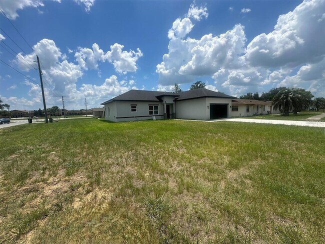 Building Photo - 14951 SW 43rd Terrace Rd