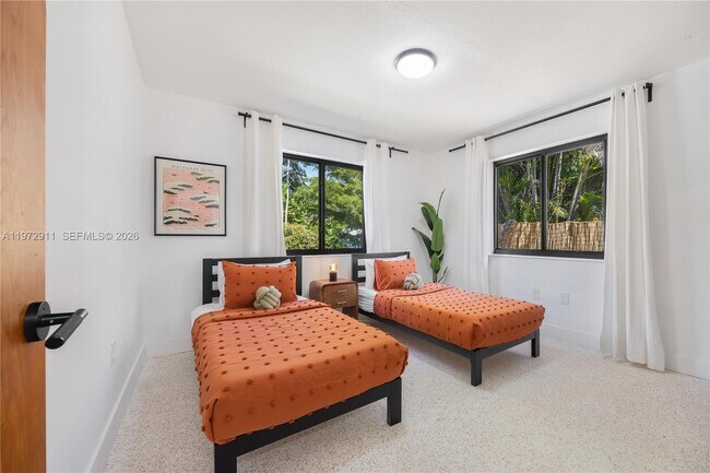 Building Photo - 1860 SW 13th St