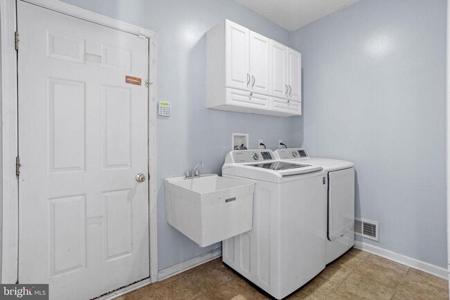Building Photo - 50 Greylynne Dr