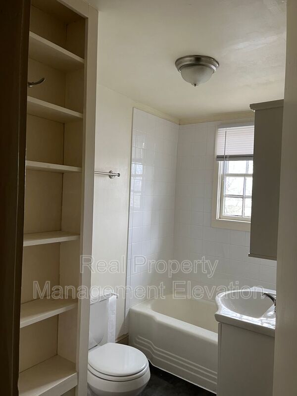 Building Photo - 523 S Cameron St