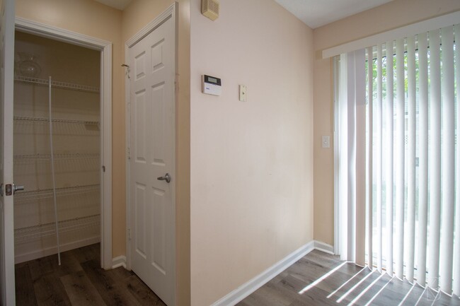 Building Photo - Townhome in 28273